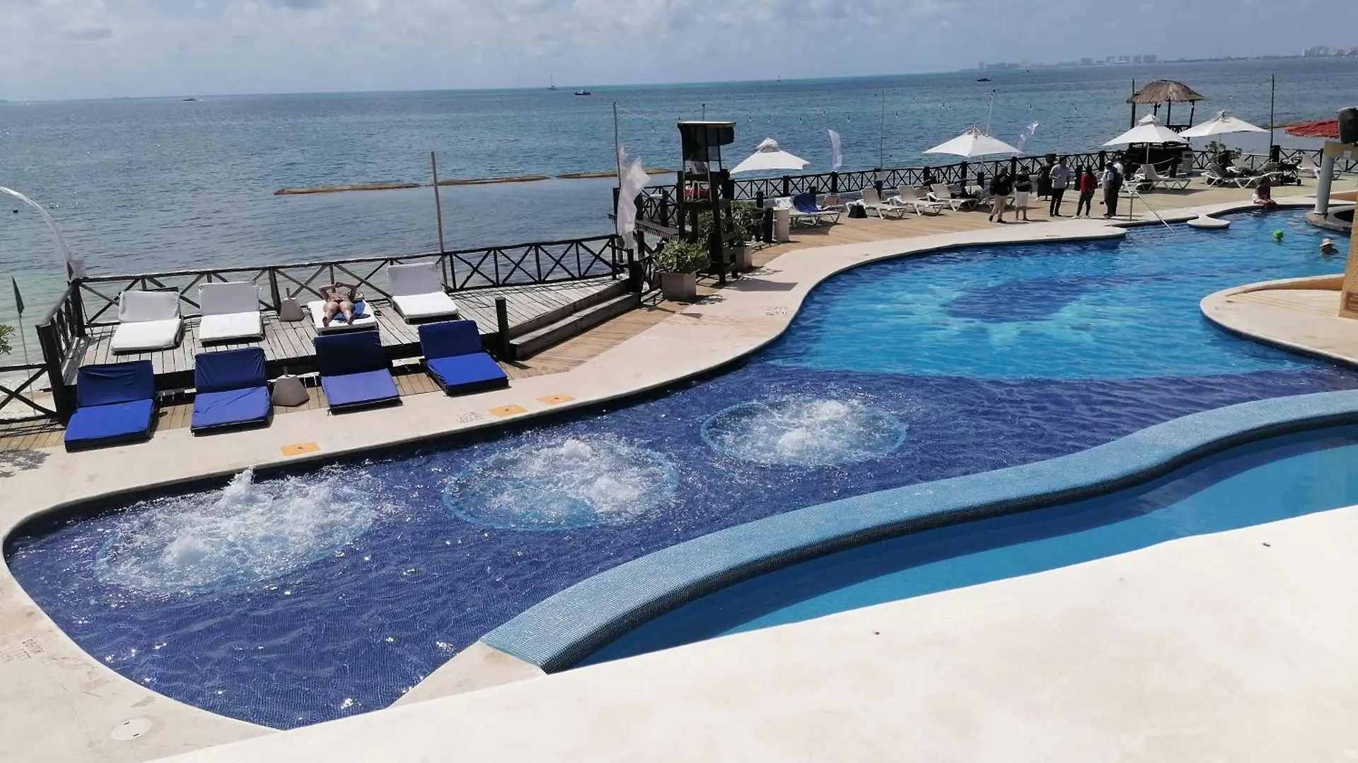 Apartment Beautiful Condo A Few Stps To Sea Cancun