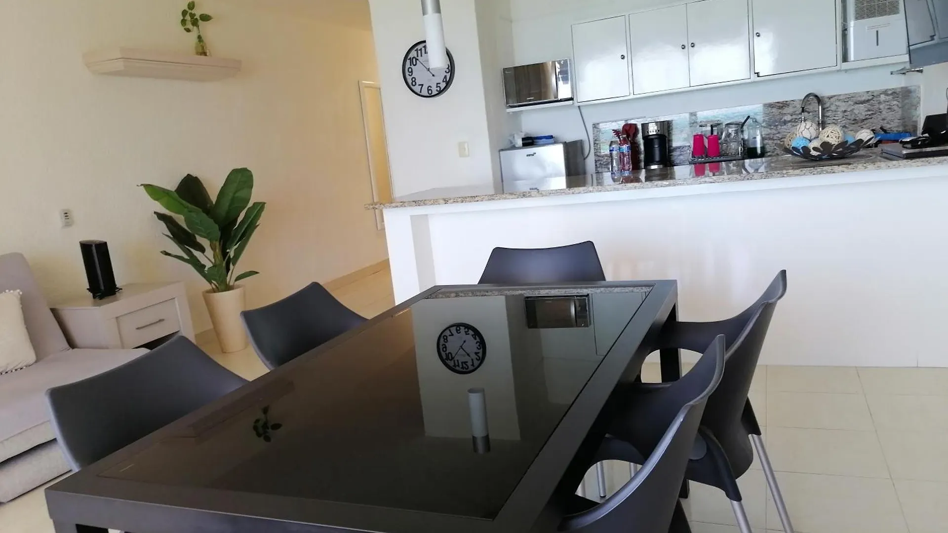 Beautiful Condo A Few Stps To Sea Cancun Apartment